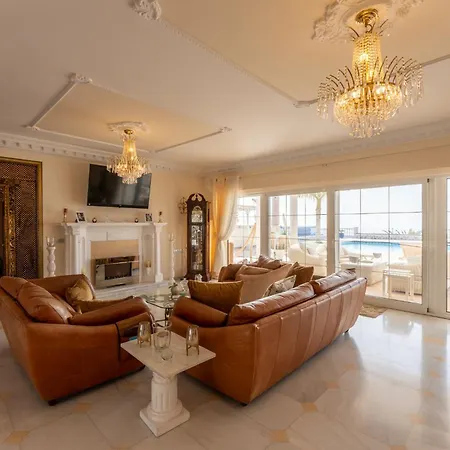 Private Luxury With Jacuzzi, Beach Bar, Pool וילה